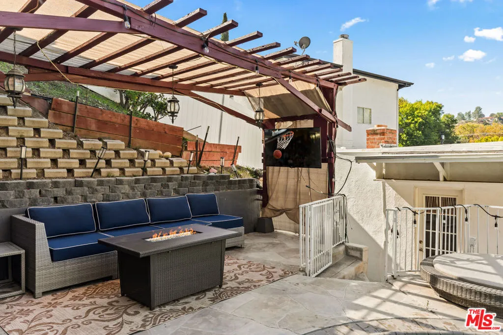 5154 Don Pio Drive, Woodland Hills, California 91364 home-pic-27